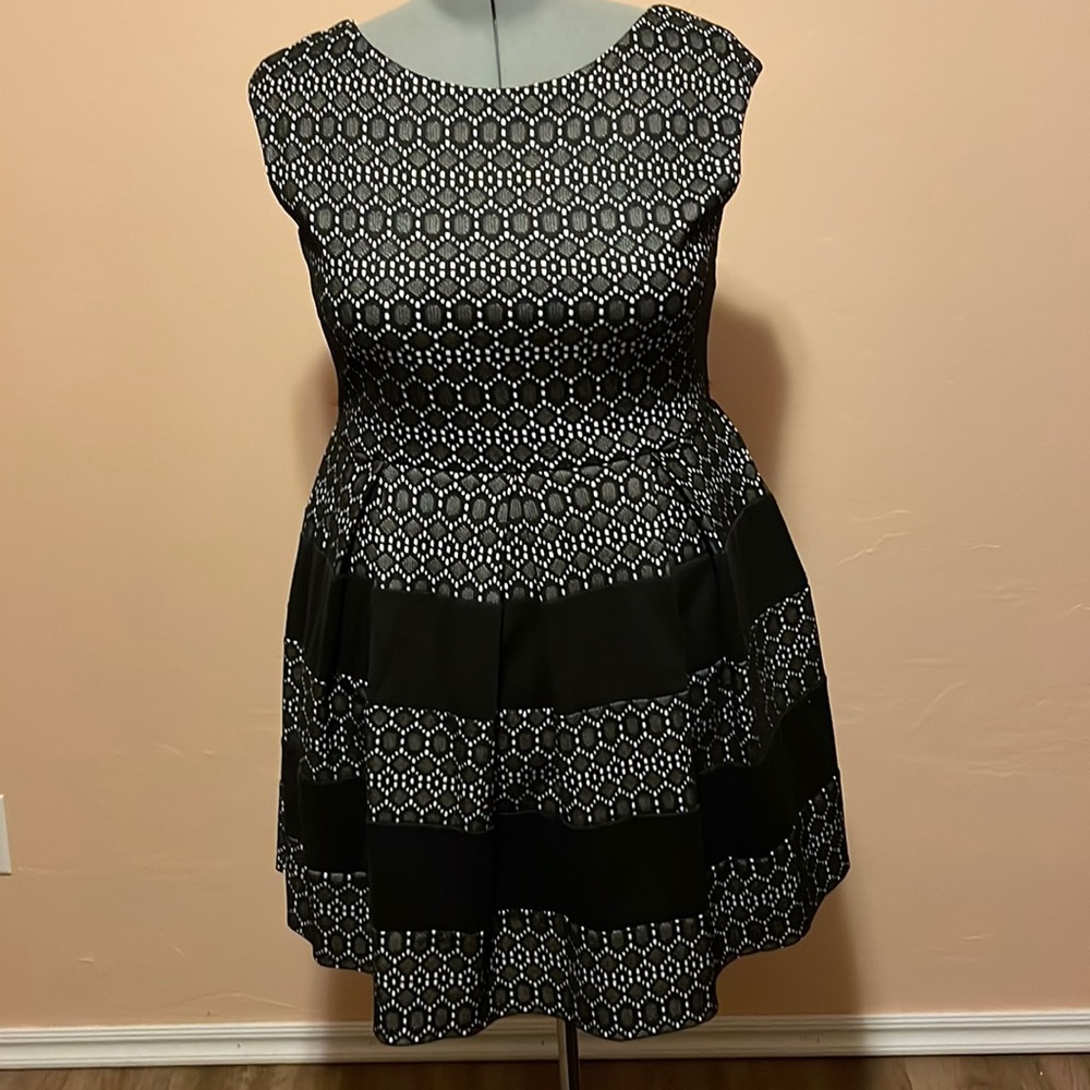 Tiana B plus size 16 dress black and white Geo stripe A-line dress